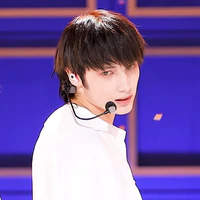 Huening Kai (휴닝카이)