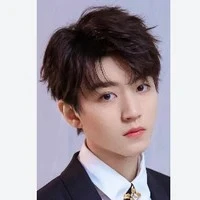 Vương Tuấn Khải -anh hai cậu