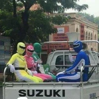 8 anh em siu nhân