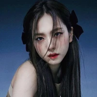Kim Jisoo = Em gái Jin