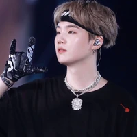 Min Yoongi = Hắn