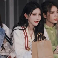 Châu Thi Vũ<bff nàng>