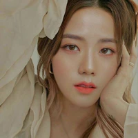 Jisoo Kim ( 𝐂𝐡𝐢 )