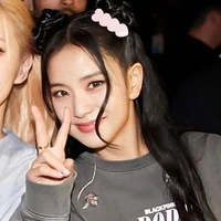 Kim Jisoo < nàng >
