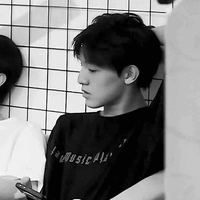 Trung Bảo (@zzeyu30)