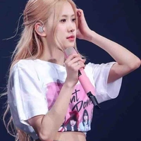 Chaeyoung (công 9)- cô