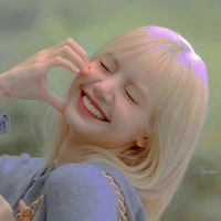 Lisa - cô