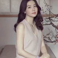 Hoàng Thùy Trâm (mẹ nu9)