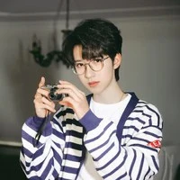 Hạ Tuấn Lâm (anh trai cậu)