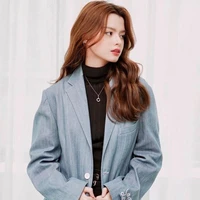 Becky Armstrong(em gái cậu) 