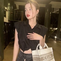 Becky Rebecca Patricia Armstrong ( cô)