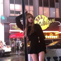Lalisa Manoban ( cô)