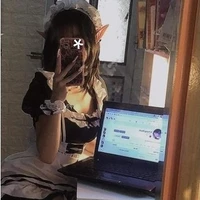 Các Nữ Hầu Gái !