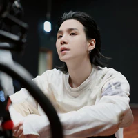 Min Yoongi - Hắn