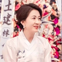 Kim Mama(mẹ nàng)
