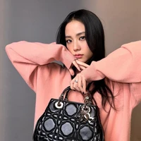 Kim jisoo ( chị )