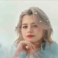 Rebecca Armstrong - nàng