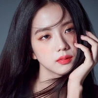 Jisoo Kim(chị họ Lisa)