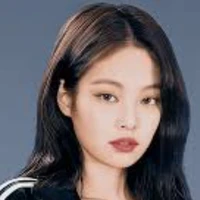 Jennie Kim(chị họ Rosé)