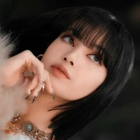 Lalisa Manobal < Lisa >