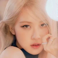 Park Chae-young < Rosé >