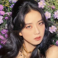 Kim Ji-soo < Jisoo >