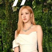 Roseanne Kim ( Y )