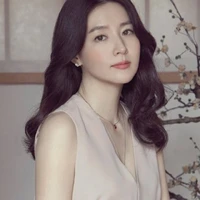(lâm tú ) mẹ của nguyệt lam