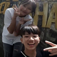 con nhỏ bị đn thao túngg ><