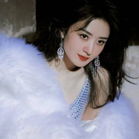 Triệu Lệ Dĩnh - chị họ TC