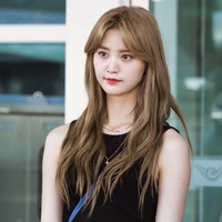 Park Jeong-hwa(mẹ y, em)