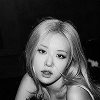 PARK CHAEYOUNG ( cô)