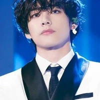 Kim Taehyung ( V - Anh )