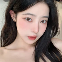 Kim Yonna ( em gái Yn)