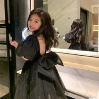 Hạ Ái Di • Lúc Nhỏ • nó