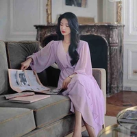 Thẩm Nguyệt Thư( mẹ cô)