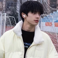 Vương Tuấn Khanh-bạn na9