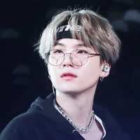 Min Yoongi - hắn