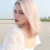 Rebecca Armstrong  (nàng)