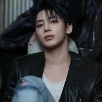Kang TaeHyun(anh cô)