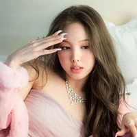 Im NaYeon(bạn cô)