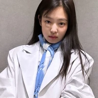 Jennie ( em )