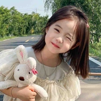Vương Khả Hân (7 tuổi)