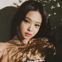 Kim Jennie (em)