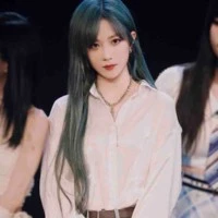 Trịnh Đan Ny ( Y )