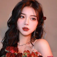 Hoàng Thùy Linh