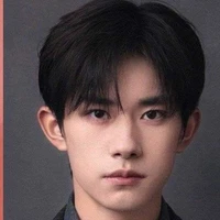 Dịch Dương Thiên Tỉ ( Hiệu trưởng )