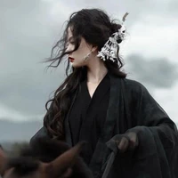Thân Y Thái Nguyệt