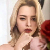 Becky irnning Rebecca Armstrong"nàng"