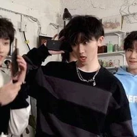 Con trợ lý matday=))🖕